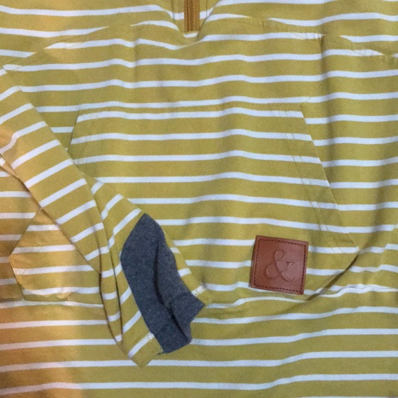 Boutique Pullover - Picture 3 of 4